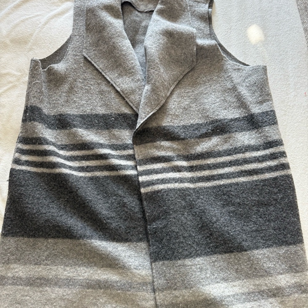 Max Studio Men's Gray and Black Striped Cardigan